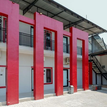 Hotel Reddoorz Syariah Near Alun Alun Tegal Esterno foto