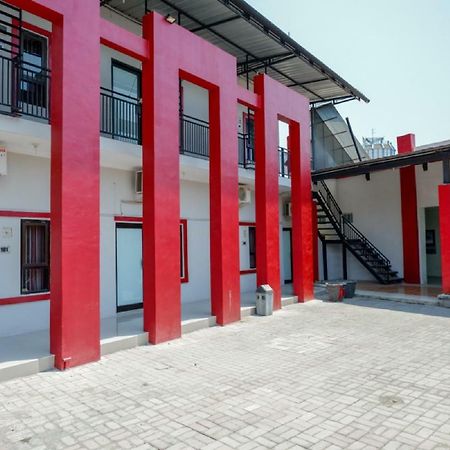 Hotel Reddoorz Syariah Near Alun Alun Tegal Esterno foto