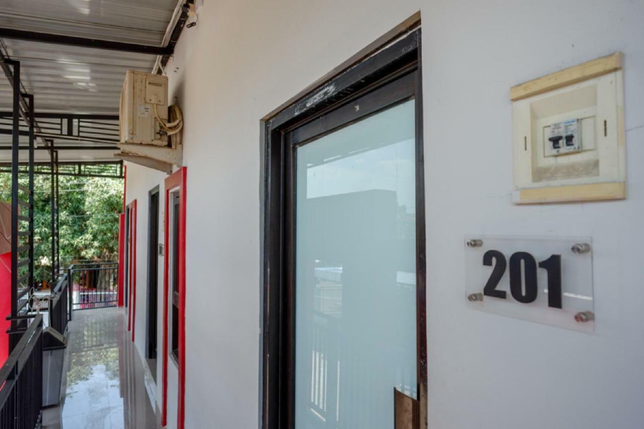 Hotel Reddoorz Syariah Near Alun Alun Tegal Esterno foto