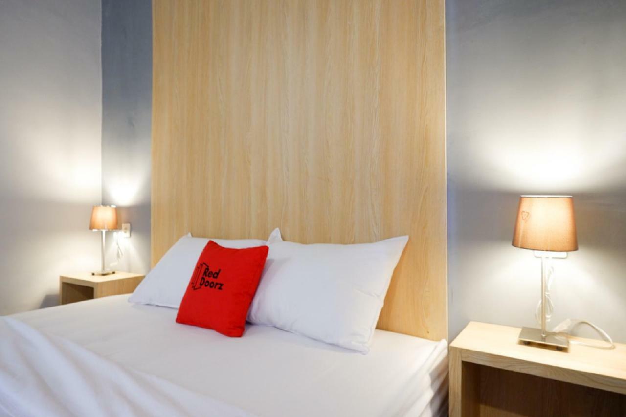 Hotel Reddoorz Syariah Near Alun Alun Tegal Esterno foto