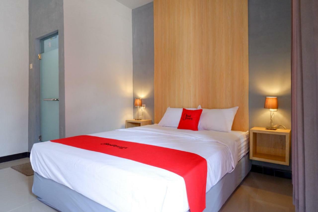 Hotel Reddoorz Syariah Near Alun Alun Tegal Esterno foto